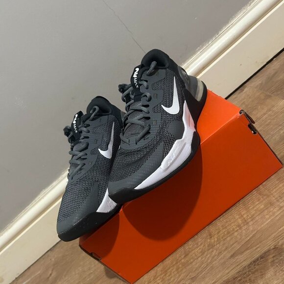 Nike Men's Black and Grey Trainers - Picture 1 of 1